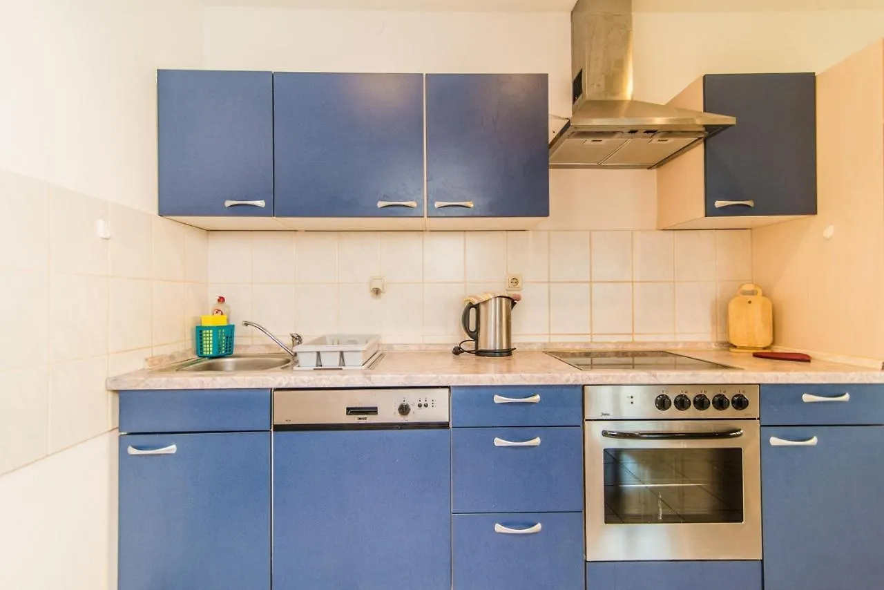 Guest house Apartments Ljubica Malinska