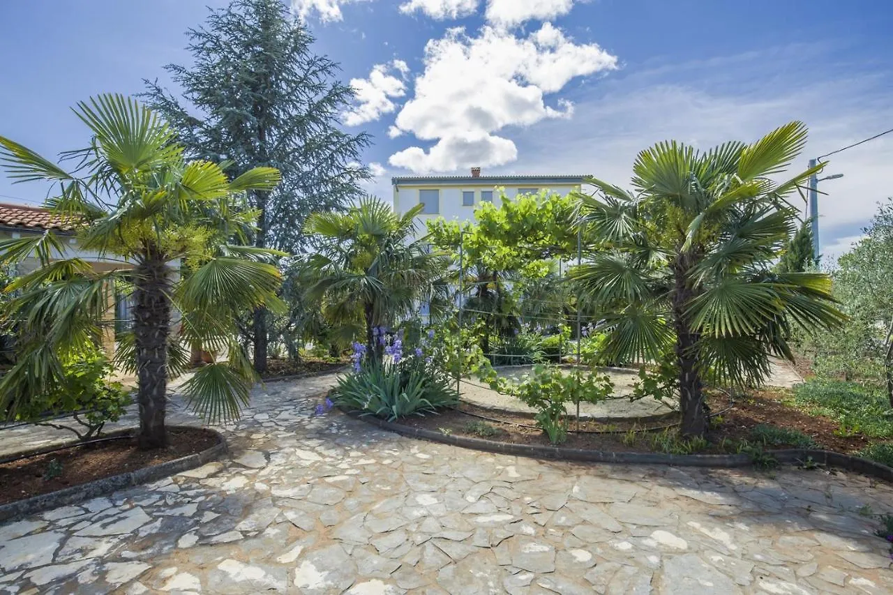 Guest house Apartments Ljubica Malinska