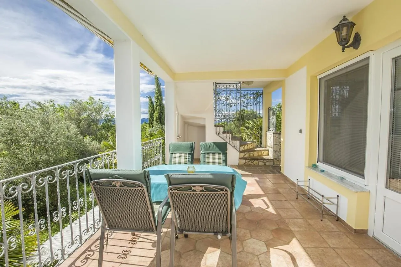 Guest house Apartments Ljubica Malinska