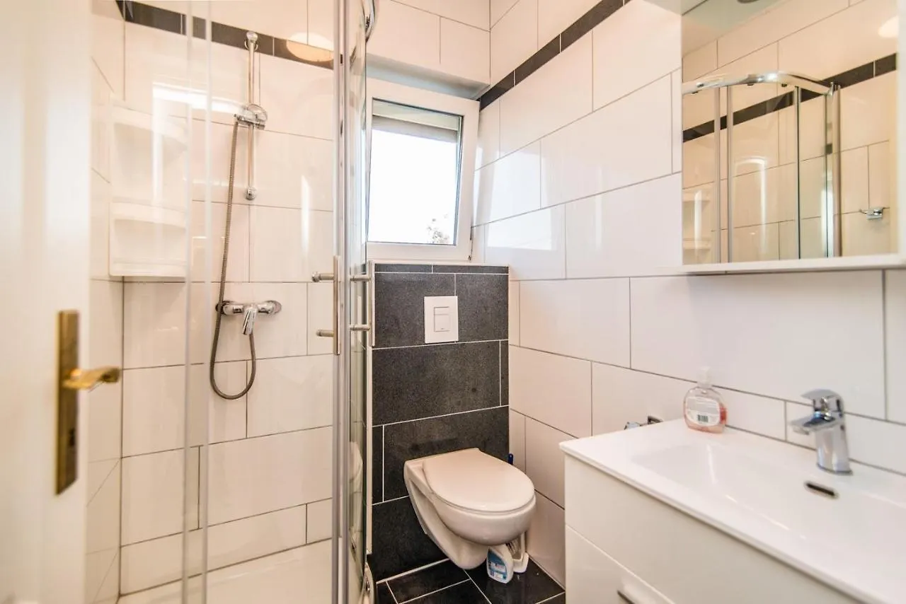 Apartments Ljubica Malinska Guest house