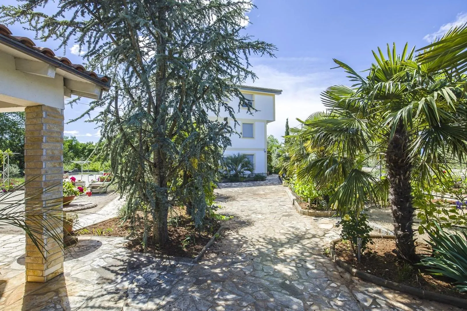 Guest house Apartments Ljubica Malinska