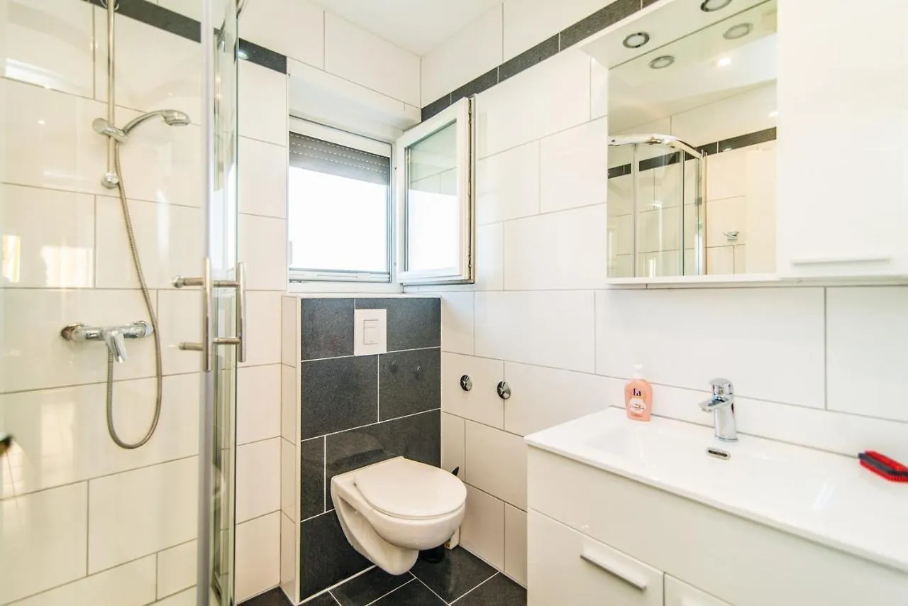 Guest house Apartments Ljubica Malinska